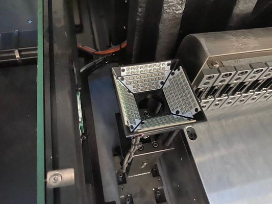 8 Nozul Smt Manuel Alma ve Yerleştirme Makinesi 40000 CPH Montaj Hızı Yüksek Hassasiyet