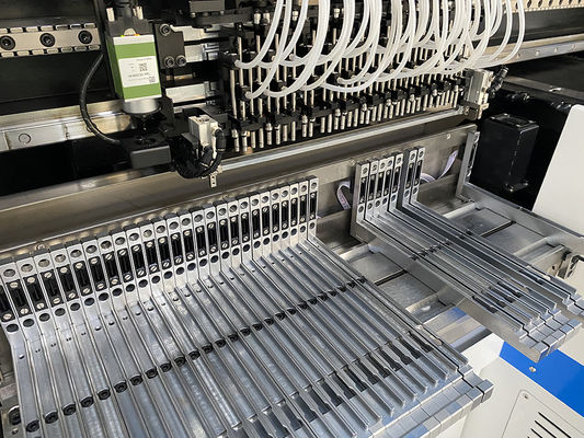 Led şerit ışık rulodan ruloya 25W CPH dört modül alma ve yerleştirme makinesi